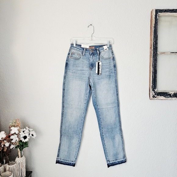 Judy Blue Mid Rise Rigid Magic Straight Leg Released Hem Jeans Regular Plus NEW - Picture 2 of 16